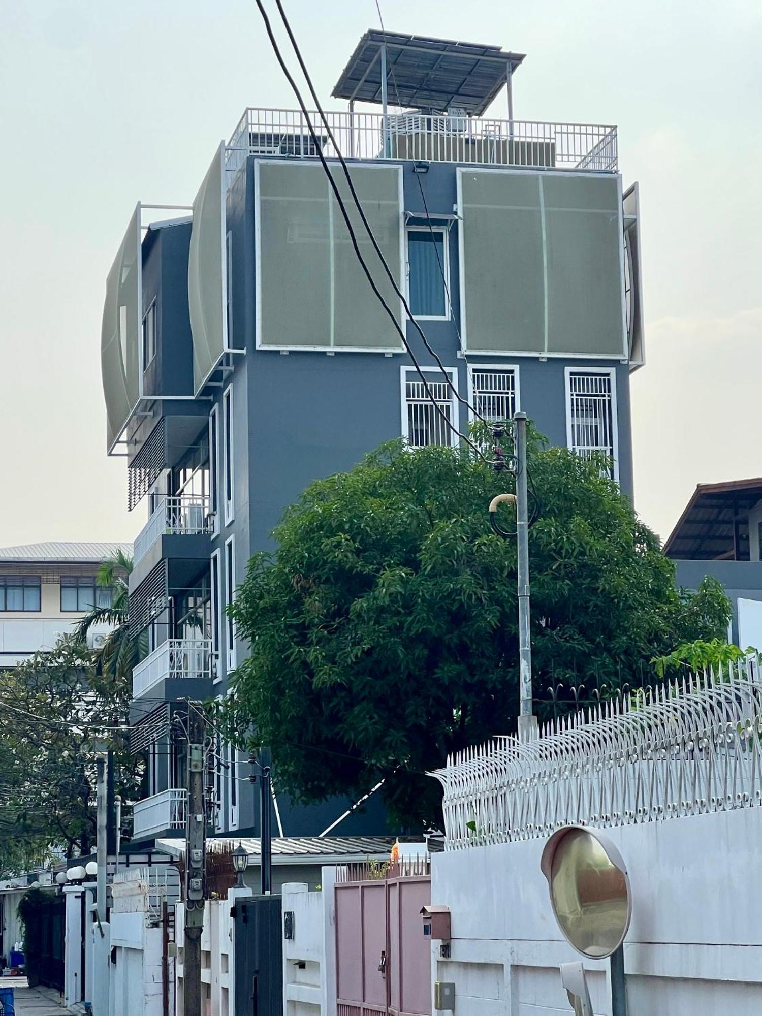 Samsen Suites Spacious 2Br Contemporary Thai Style Bangkok Exterior photo