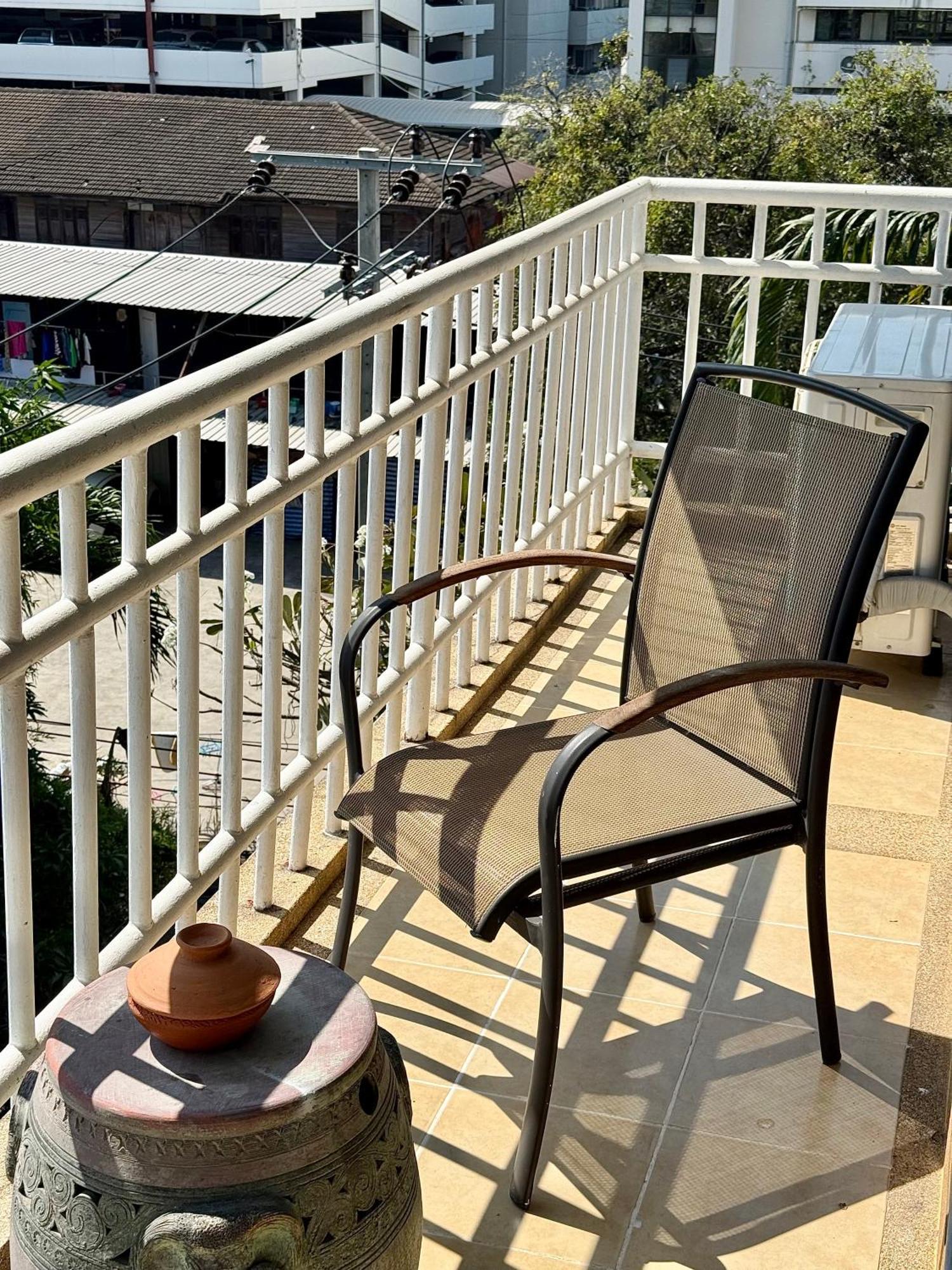 Samsen Suites Spacious 2Br Contemporary Thai Style Bangkok Exterior photo